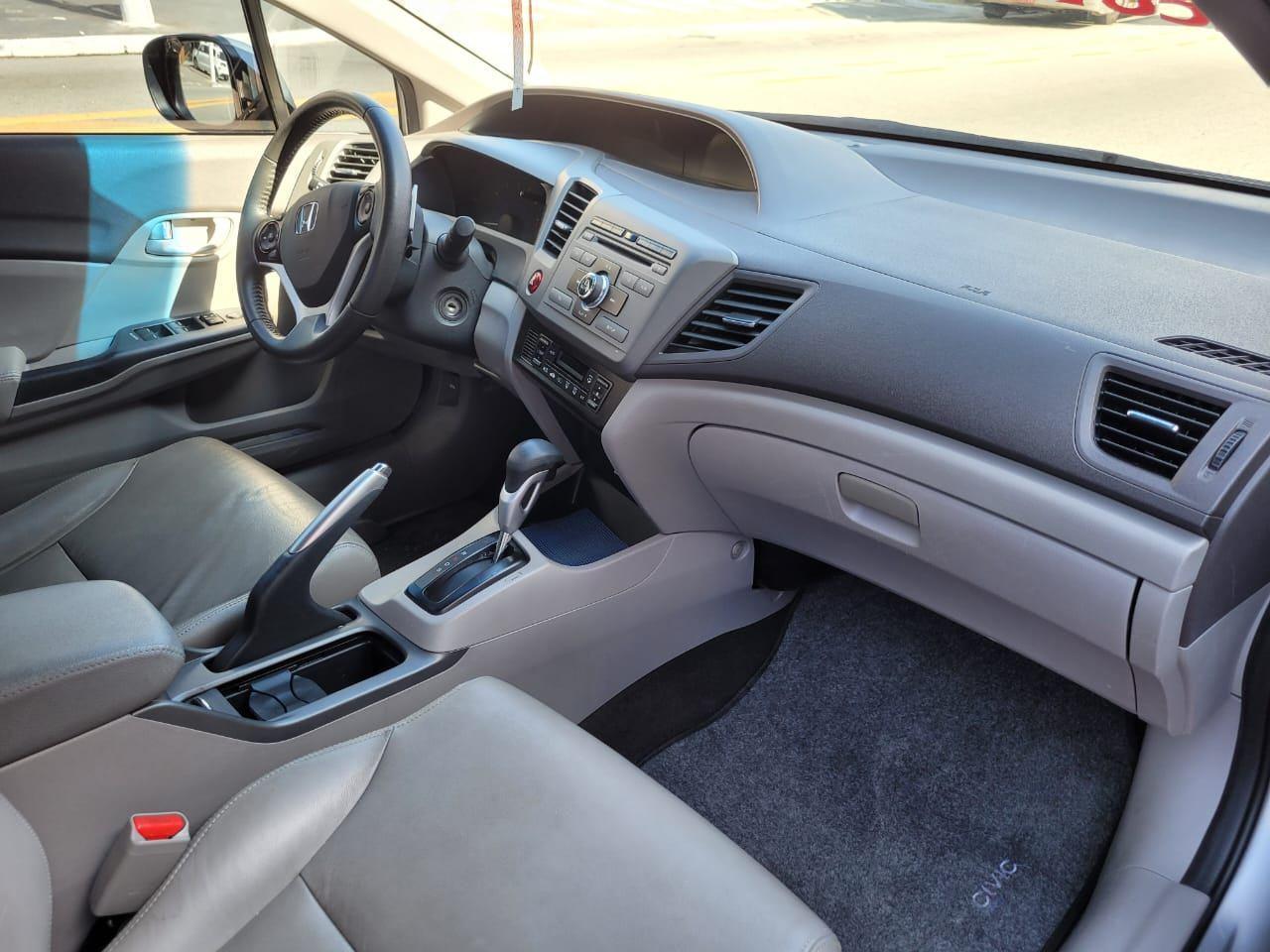 Honda Civic Sedan LXR 2.0 Flexone 16V Aut. 4p 2014